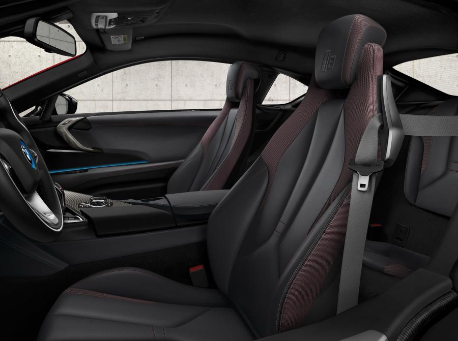 Интерьер BMW i8 Protonic Red Edition (I12) 2016 года  (фото 19 из 20)